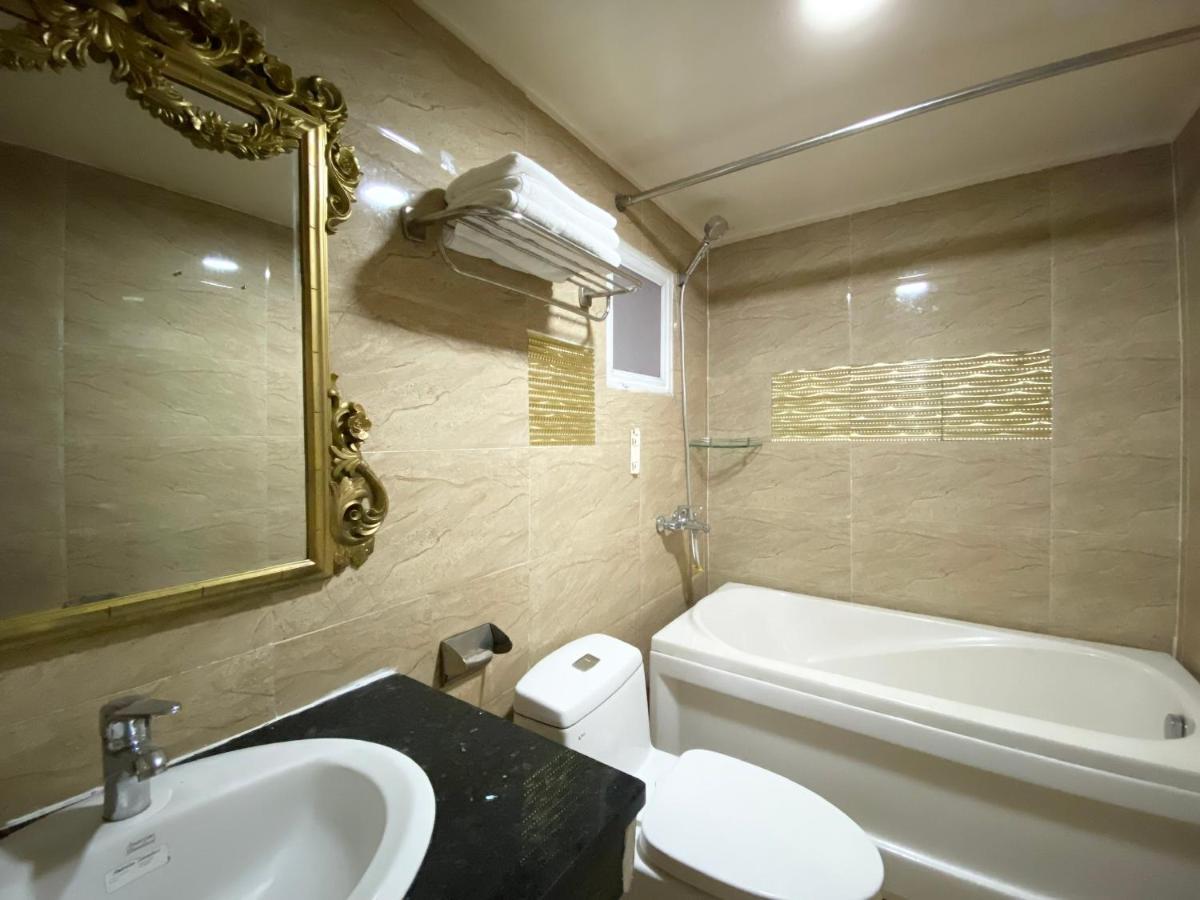 Crowne Bui Vien Hotel โฮจิมินห์ซิตี้ ภายนอก รูปภาพ