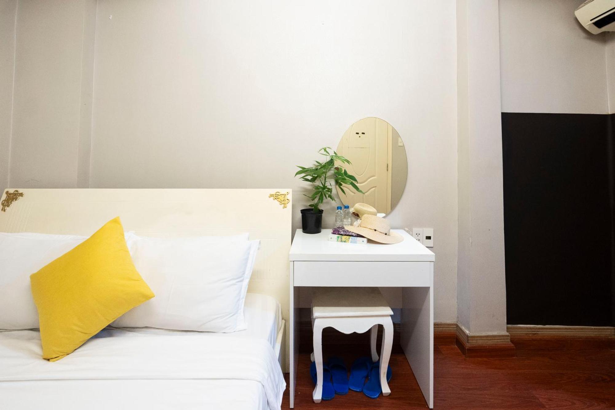Crowne Bui Vien Hotel โฮจิมินห์ซิตี้ ภายนอก รูปภาพ