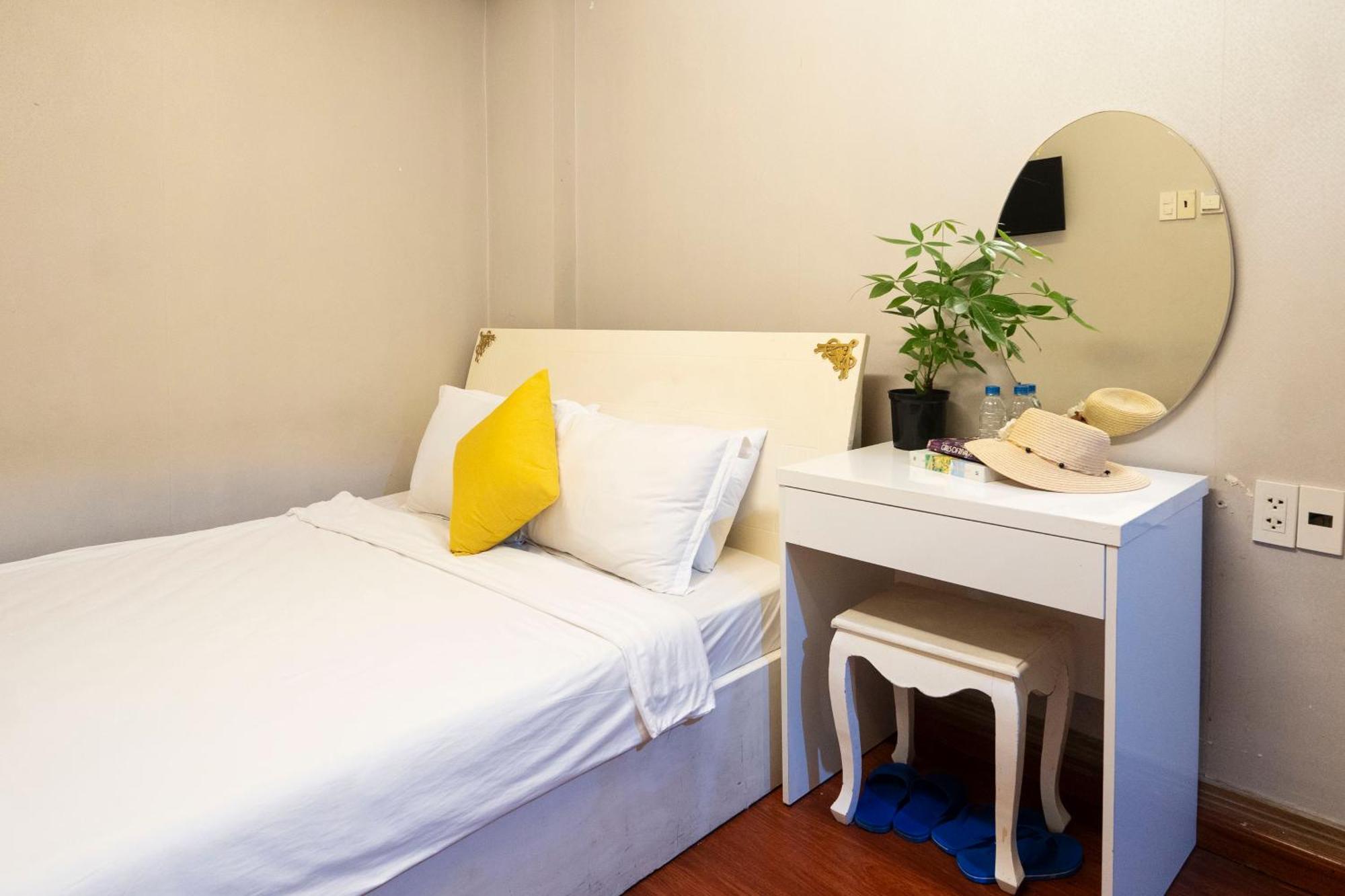 Crowne Bui Vien Hotel โฮจิมินห์ซิตี้ ภายนอก รูปภาพ